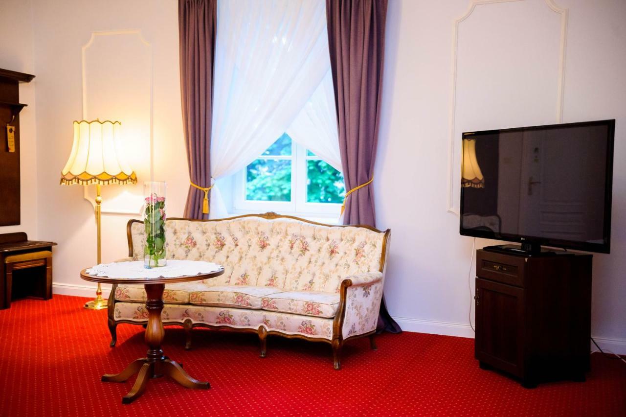Hotel Dwor Sojki Ngoại thất bức ảnh