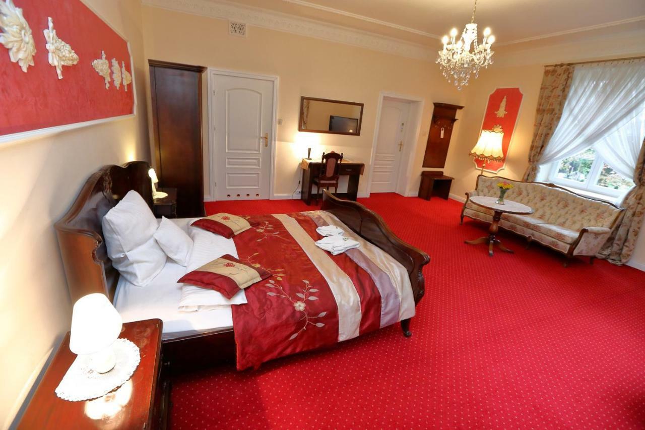 Hotel Dwor Sojki Ngoại thất bức ảnh